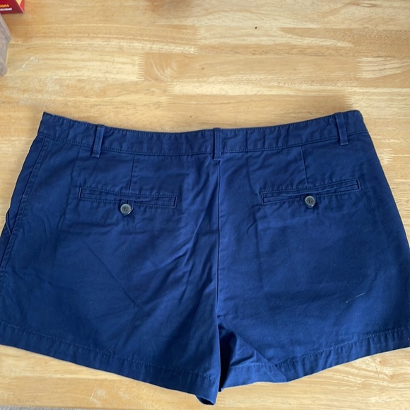 NWOT Gap Navy blue shorts women’s SIZE 12 - Picture 2 of 4